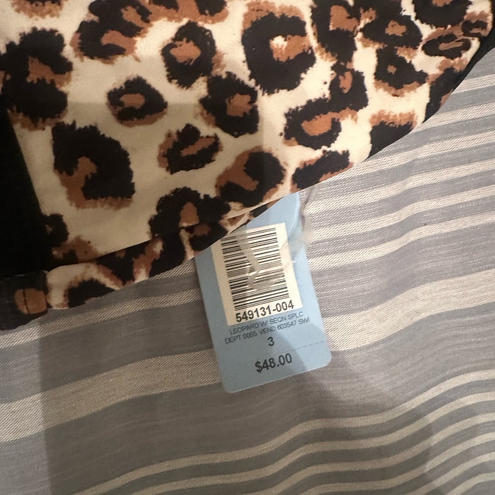 Leopard Print Halter Top - Picture 3 of 3